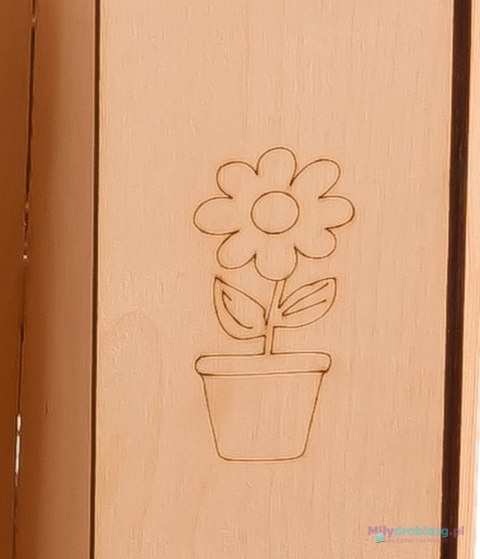 Domek ogrodowy drewniany stolik tablica kredowa 86 x 137 x 105 cm Domek ogrodowy drewniany stolik tablica kredowa 86 x 137 x 105 cm